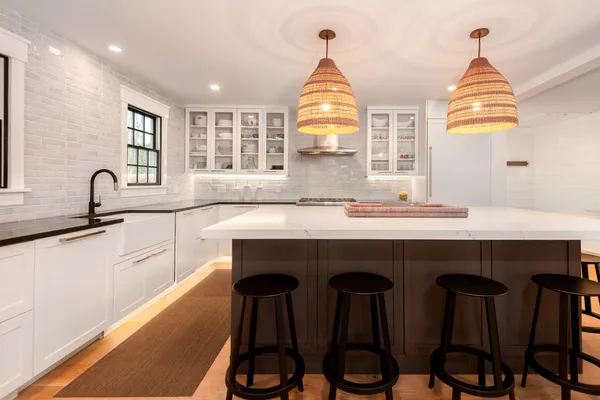 $4,295,000 | 10 B Angola Street, Nantucket, MA 02554