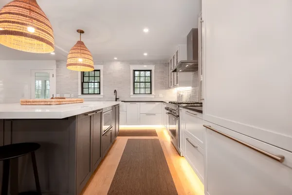 $4,295,000 | 10 B Angola Street, Nantucket, MA 02554