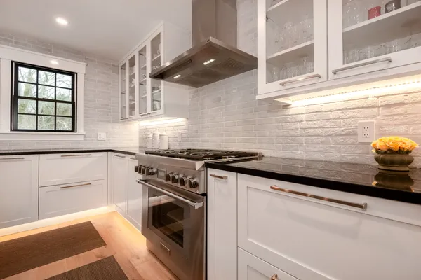 $4,295,000 | 10 B Angola Street, Nantucket, MA 02554