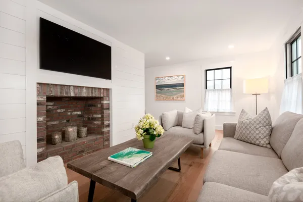 $4,295,000 | 10 B Angola Street, Nantucket, MA 02554