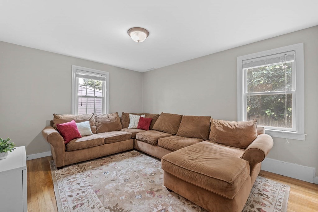 40 Pickwick Road Marblehead, MA 01945 - Photo 14 of 32 a living room with furniture and a window
