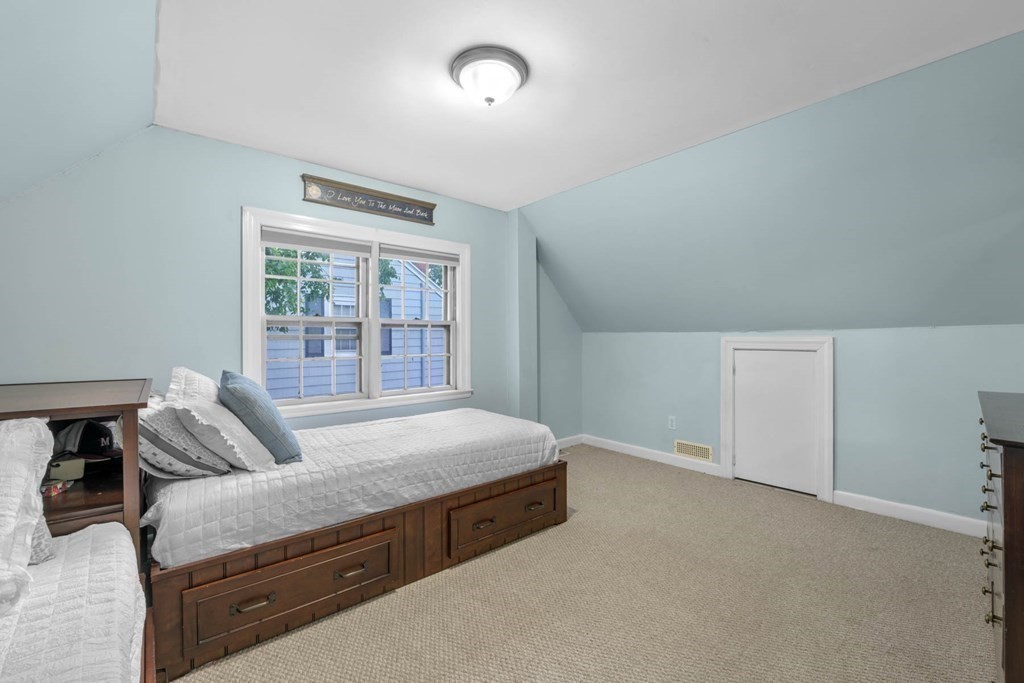 40 Pickwick Road Marblehead, MA 01945 - Photo 25 of 32