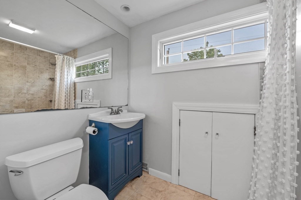 40 Pickwick Road Marblehead, MA 01945 - Photo 26 of 32 a bathroom with a toilet sink and mirror