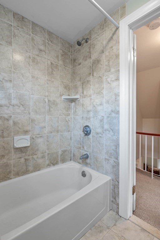 40 Pickwick Road Marblehead, MA 01945 - Photo 27 of 32 a bathroom with a bathtub and shower