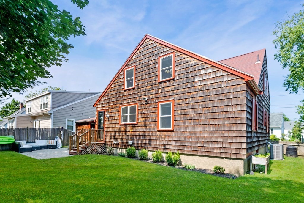 40 Pickwick Road Marblehead, MA 01945 - Photo 4 of 32 a view of a house with a backyard