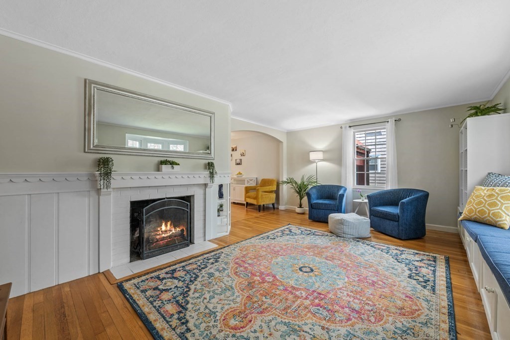 40 Pickwick Road Marblehead, MA 01945 - Photo 7 of 32 a living room with furniture and a fireplace
