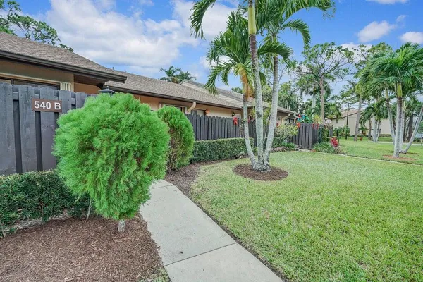 $2,275 | 540 Shady Pine Way, Unit B, Greenacres, FL 33415