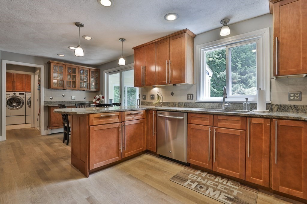 47 Willow Ridge Road North Andover, MA 01845 - Photo 8 of 37 Gallery Image 8