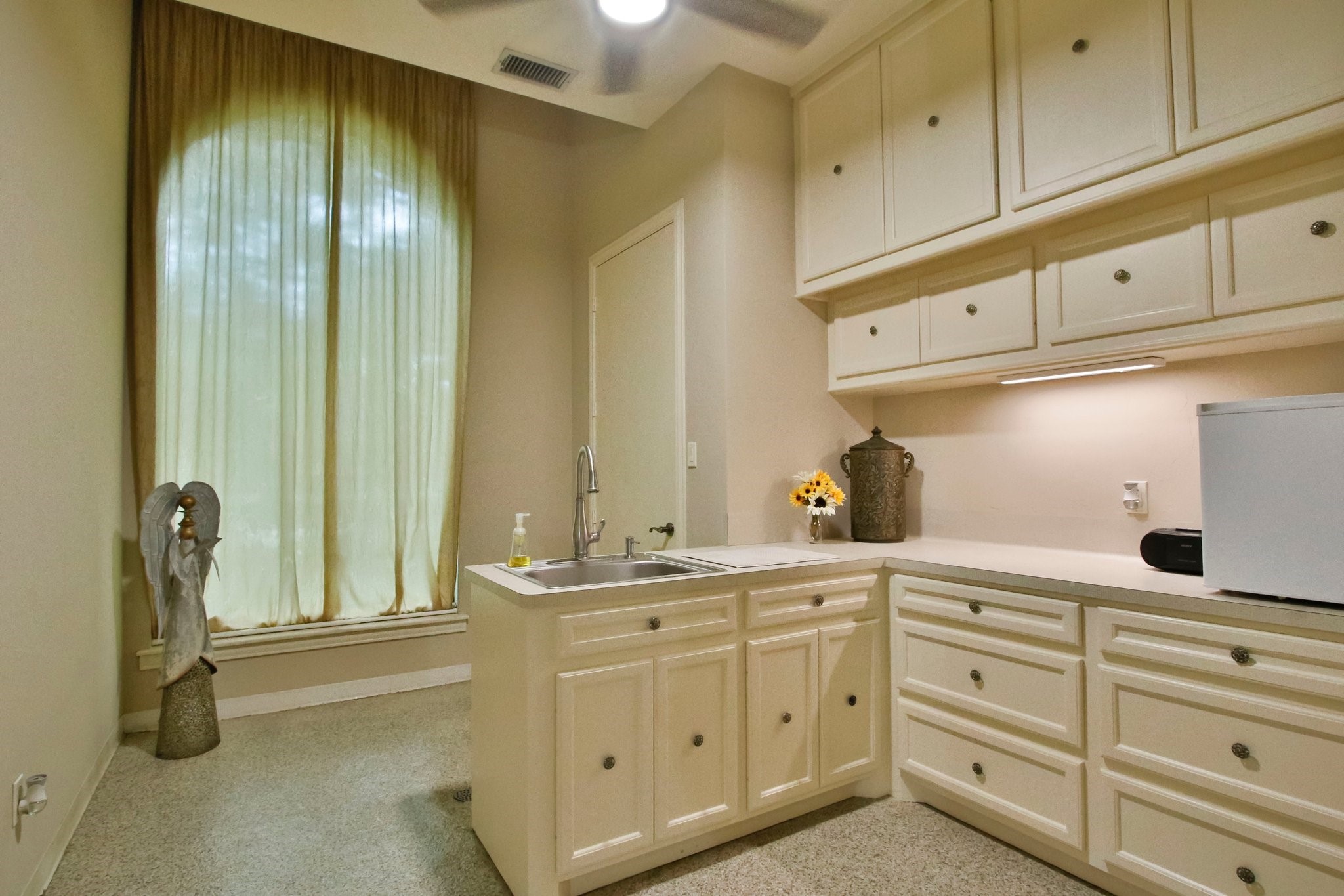 17511 Seidel Road Tomball, TX 77377 - Photo 39 of 49 a kitchen with cabinets and window