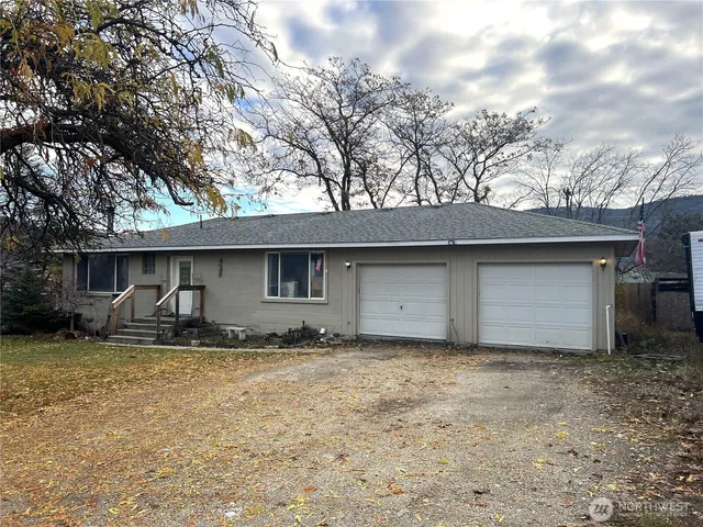 a view of a yard with a large tree