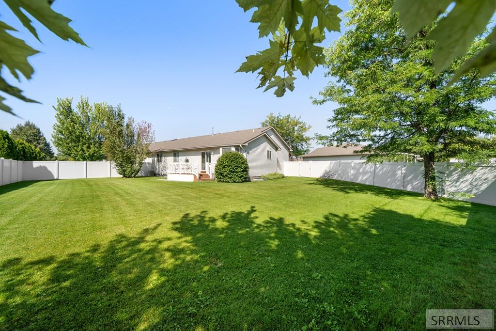 3086 Stoneridge Circle Ammon, ID 83406 - Photo 9 of 50