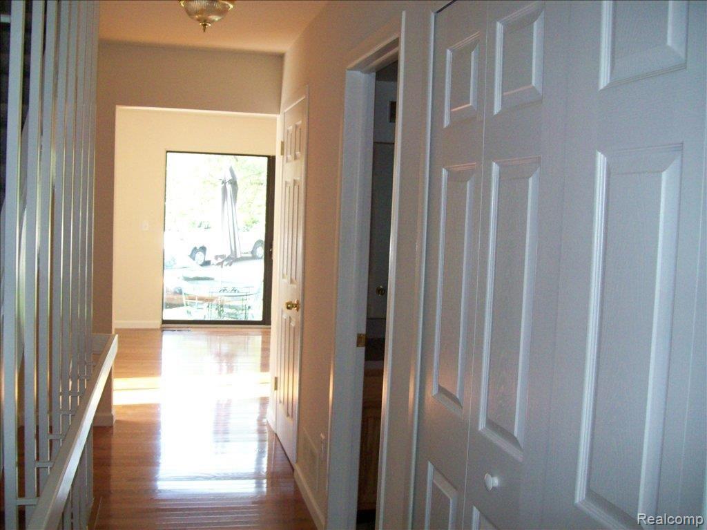 661 Oakbrook West, Unit 10 Rochester, MI 48307 - Photo 12 of 20 ENTRY HALL