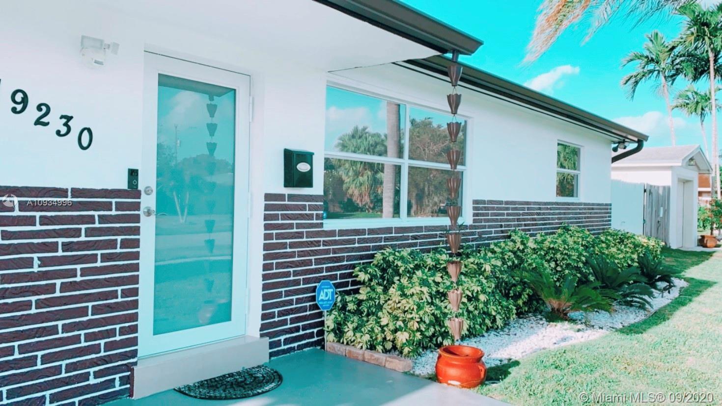 19230 Southwest 93rd Road Cutler Bay, FL 33157 - Photo 4 of 22