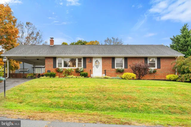 $399,900 | 204 East 17th Street, Front Royal, VA 22630