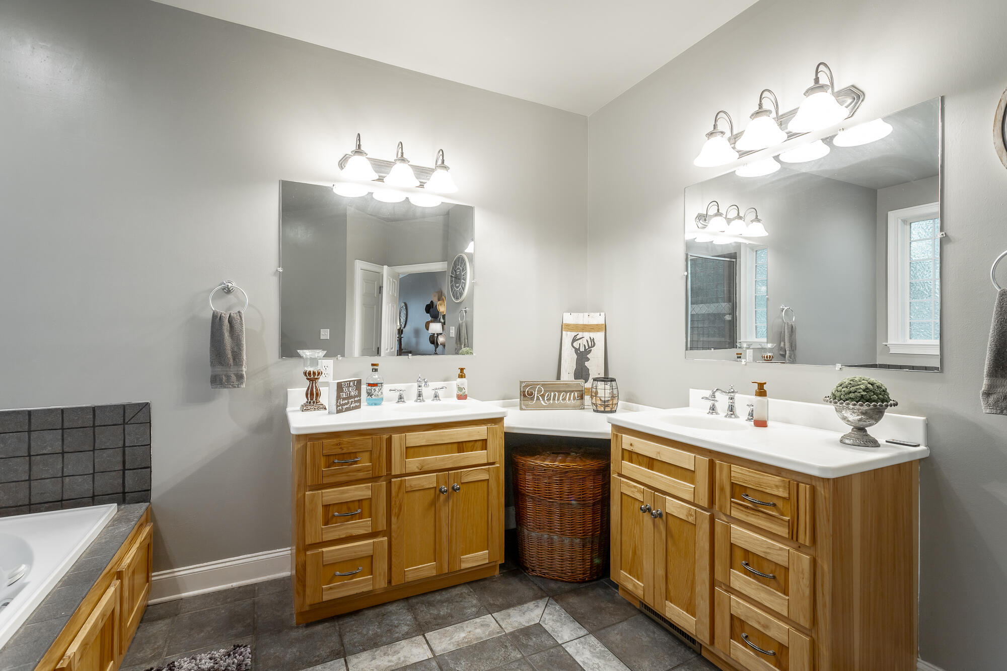 215 Stewart Lane Rising Fawn, GA 30738 - Photo 53 of 92 Master bathroom
