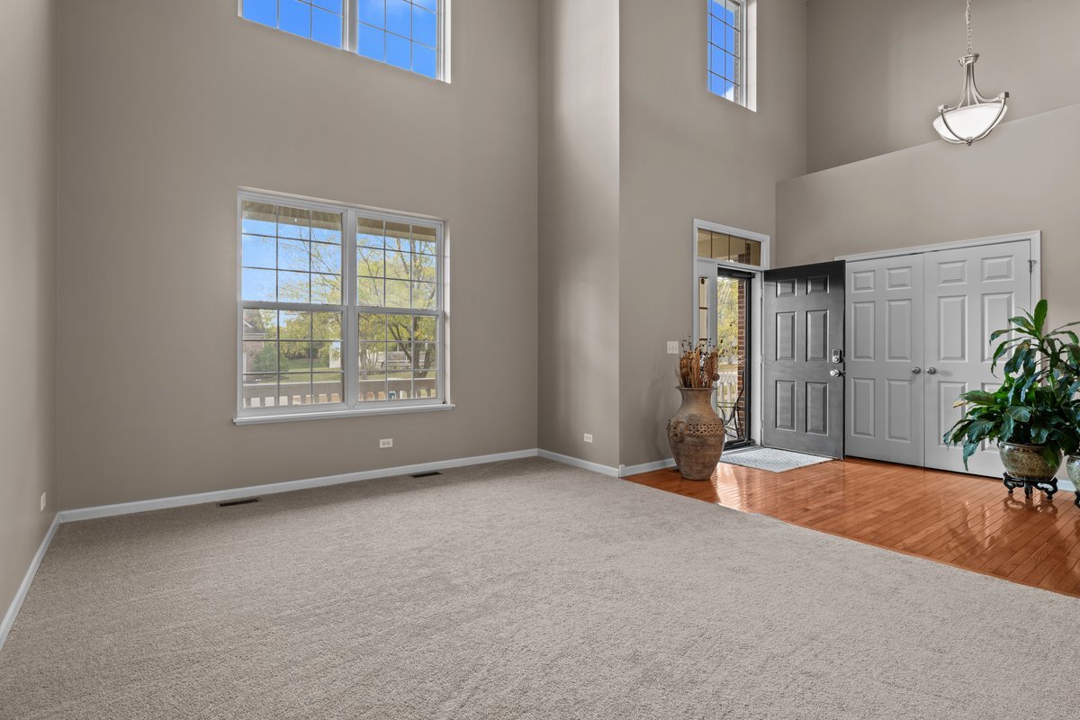 312 Monument Road Elgin, IL 60124 - Photo 5 of 44 an empty room with windows and closet