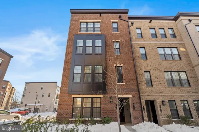 $899,000 | 7470 Backett Wood Terrace, Unit 301, McLean, VA 22102