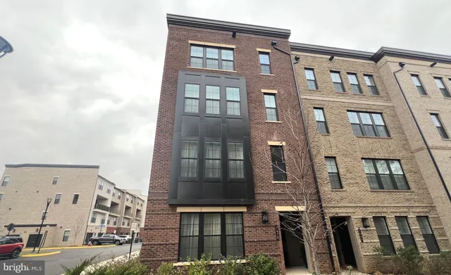 $899,000 | 7470 Backett Wood Terrace, Unit 301, McLean, VA 22102