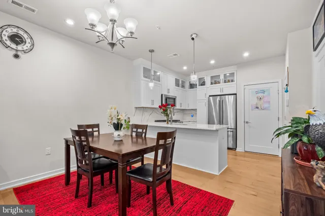 $899,000 | 7470 Backett Wood Terrace, Unit 301, McLean, VA 22102