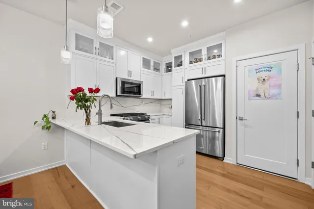 $899,000 | 7470 Backett Wood Terrace, Unit 301, McLean, VA 22102