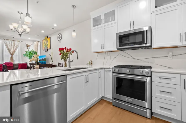 $899,000 | 7470 Backett Wood Terrace, Unit 301, McLean, VA 22102