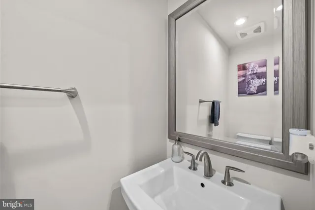 $899,000 | 7470 Backett Wood Terrace, Unit 301, McLean, VA 22102