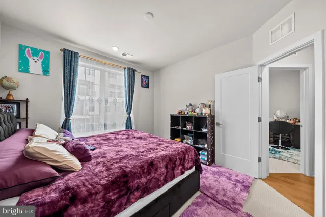 $899,000 | 7470 Backett Wood Terrace, Unit 301, McLean, VA 22102