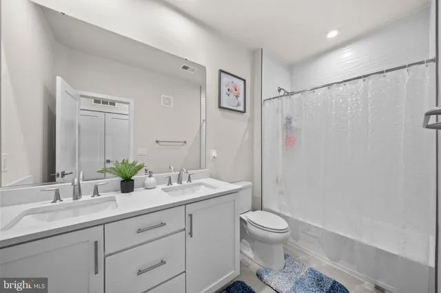 $899,000 | 7470 Backett Wood Terrace, Unit 301, McLean, VA 22102