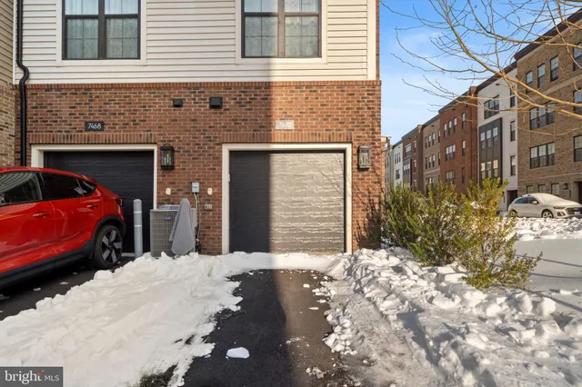 $899,000 | 7470 Backett Wood Terrace, Unit 301, McLean, VA 22102