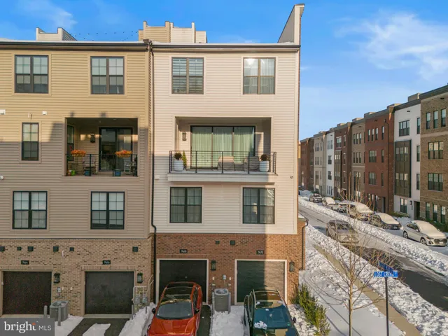 $899,000 | 7470 Backett Wood Terrace, Unit 301, McLean, VA 22102