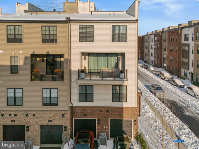$899,000 | 7470 Backett Wood Terrace, Unit 301, McLean, VA 22102