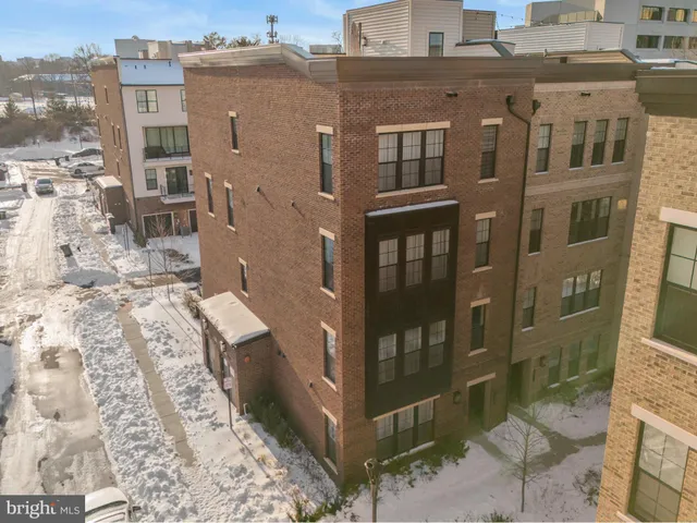 $899,000 | 7470 Backett Wood Terrace, Unit 301, McLean, VA 22102