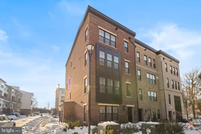 $899,000 | 7470 Backett Wood Terrace, Unit 301, McLean, VA 22102
