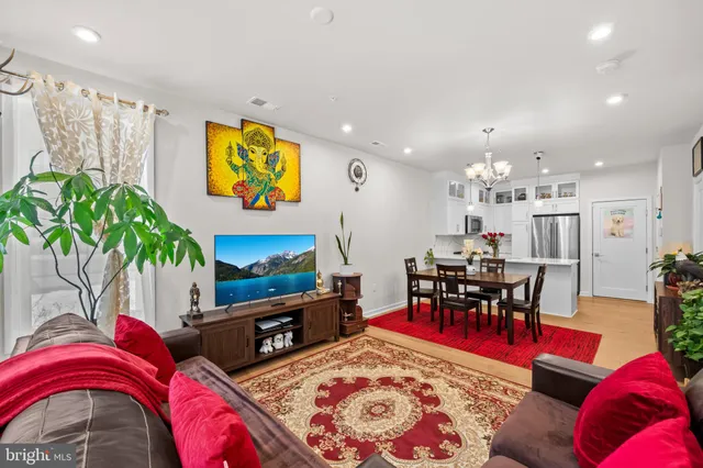 $899,000 | 7470 Backett Wood Terrace, Unit 301, McLean, VA 22102