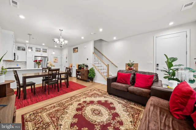 $899,000 | 7470 Backett Wood Terrace, Unit 301, McLean, VA 22102