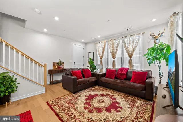 $899,000 | 7470 Backett Wood Terrace, Unit 301, McLean, VA 22102