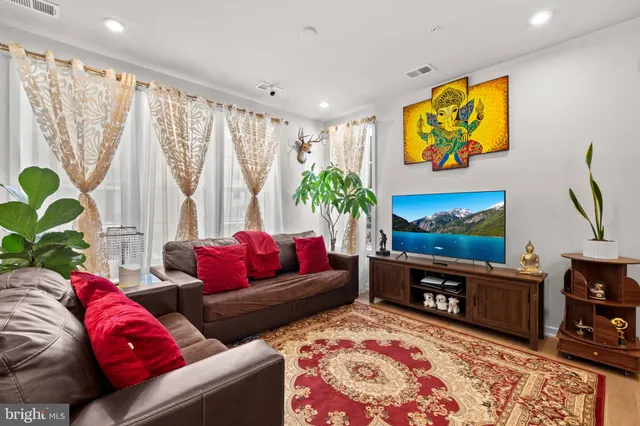 $899,000 | 7470 Backett Wood Terrace, Unit 301, McLean, VA 22102