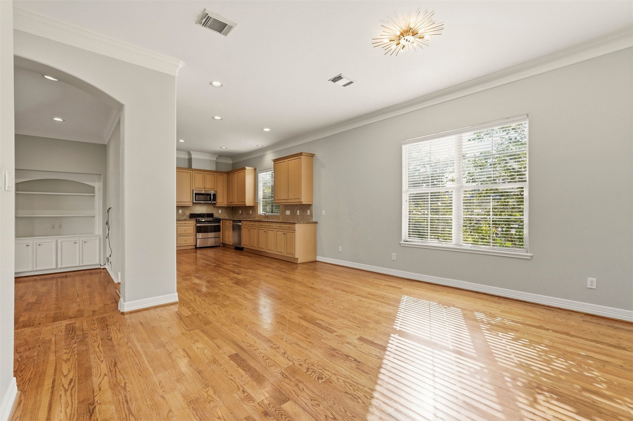 822 Stuart Street Houston, TX 77006 - Photo 7 of 27