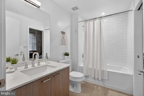 $800,000 | 515 North Washington Street, Unit 105, Alexandria, VA 22314