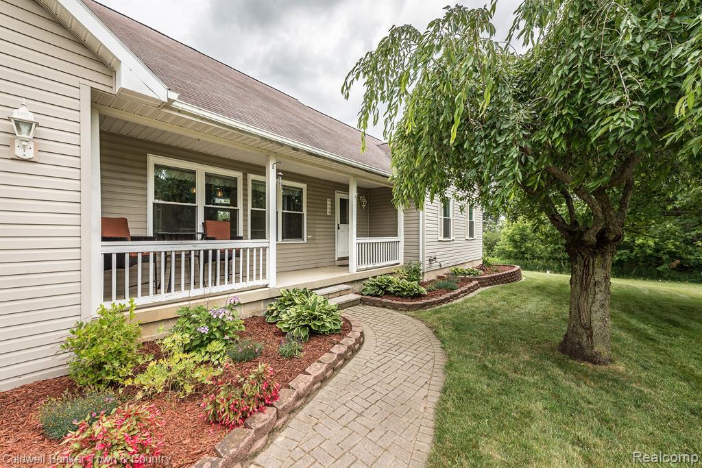7158 Stow Road Fowlerville, MI 48836 - Photo 2 of 47