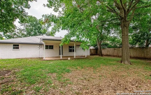 a view of a house with a backyard
