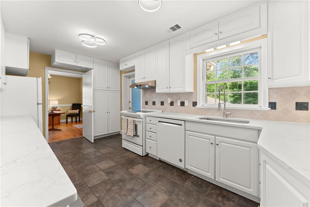 601 Ridgewood Avenue Gainesville, GA 30501 - Photo 10 of 53