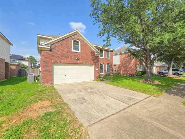 a front view of house with yard