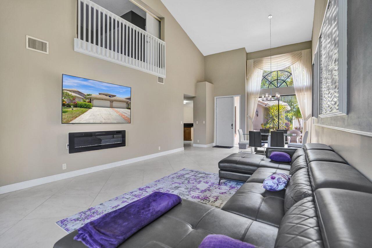 5465 Monterey Circle, Unit D Delray Beach, FL 33484 - Photo 14 of 67 a living room with furniture and a large window