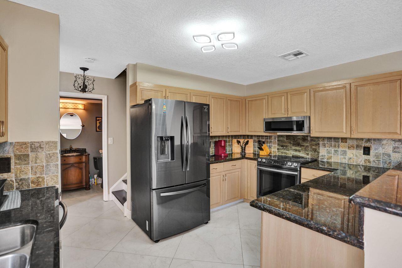 5465 Monterey Circle, Unit D Delray Beach, FL 33484 - Photo 31 of 67 Immaculate