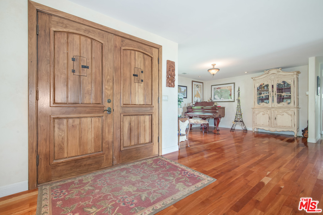 29660 Harvester Road Malibu, CA 90265 - Photo 10 of 32 a living room with furniture and wooden floor