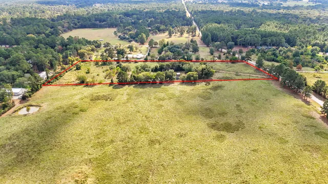 a view of a pathway both side of building