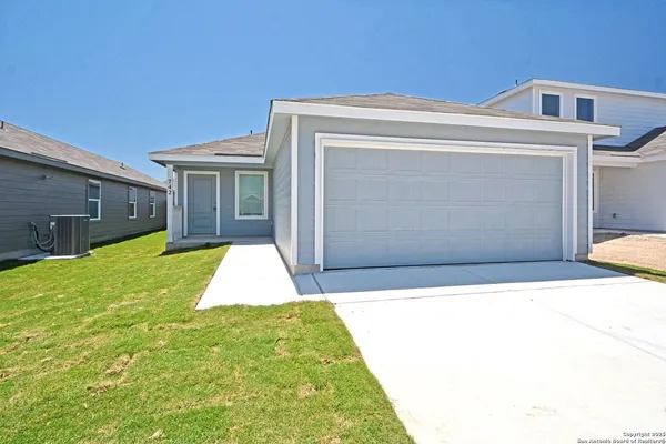 $1,545 | 742 Tower Hill View, New Braunfels, TX 78132