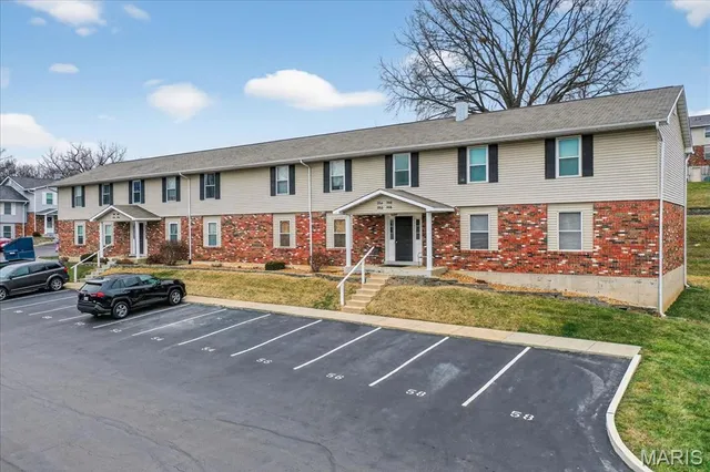 $110,000 | 758 Delray Drive, Unit H, St. Peters, MO 63376