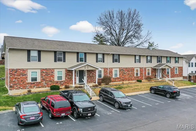 $110,000 | 758 Delray Drive, Unit H, St. Peters, MO 63376